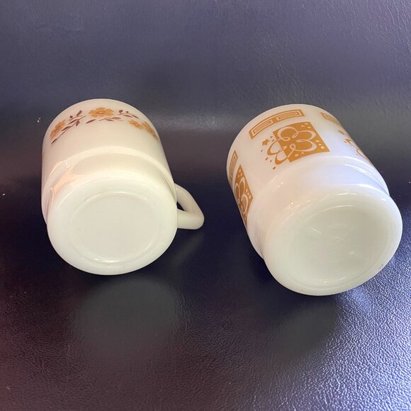 2 Vintage 70s Stackable Milkglass Mugs-Anchor Hocking and Termocrisa - Picture 3 of 7